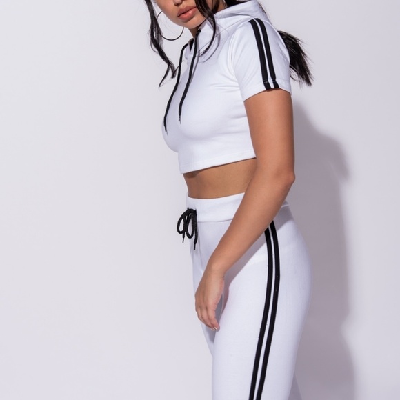 SALE! LAST 1! NWT Hooded Crop Top and Pants Set - Picture 7 of 7